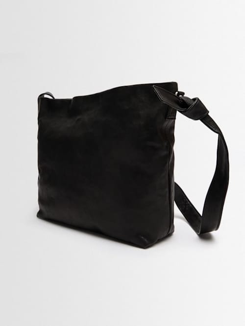 Ann Demeulemeester: 柔软的翻盖肩包