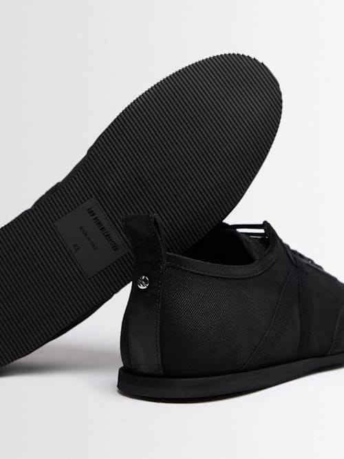 Ann Demeulemeester: 低帮运动鞋，带系带设计