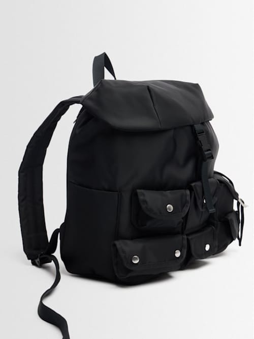 Sacai: 带翻盖和扣带的背包