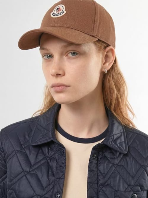 Moncler: 刺绣标志的棒球帽