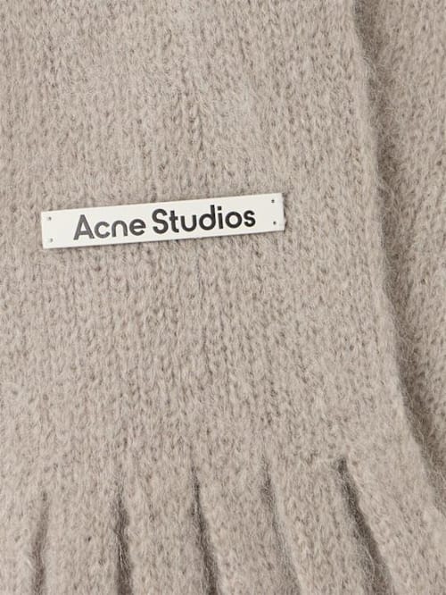 Acne Studios: 长围巾带有流苏边缘