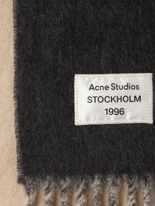 Acne Studios: 带流苏的围巾