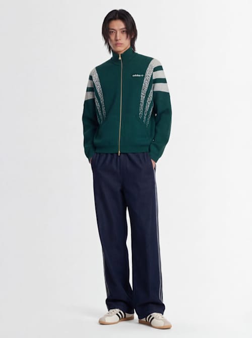 adidas Originals: 松身牛仔裤，带弹性腰围
