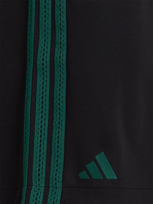 adidas Originals: 运动短裤，带弹性腰围