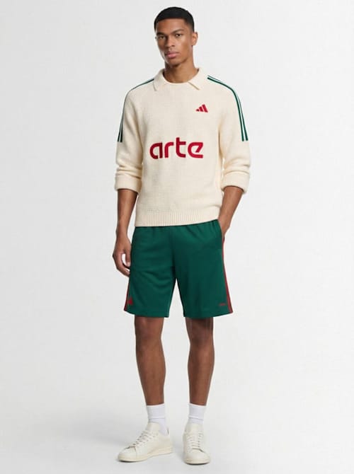 adidas Originals: 运动短裤，侧面细节