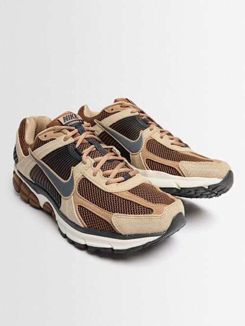 Nike: Low-top sneakers with overlaid details