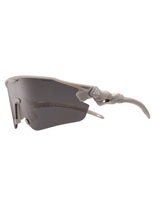 Nike: Mask-style sunglasses