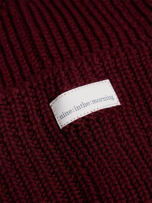 Nine In The Morning: Rippstrickmütze mit Umschlag