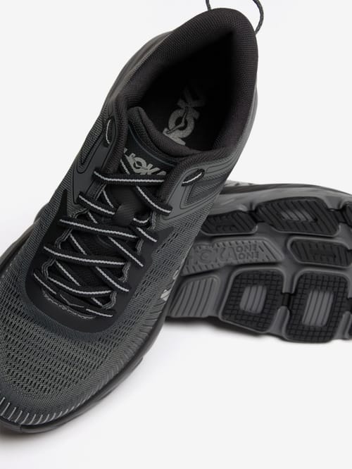 Hoka: Bondi 7 Sneakers