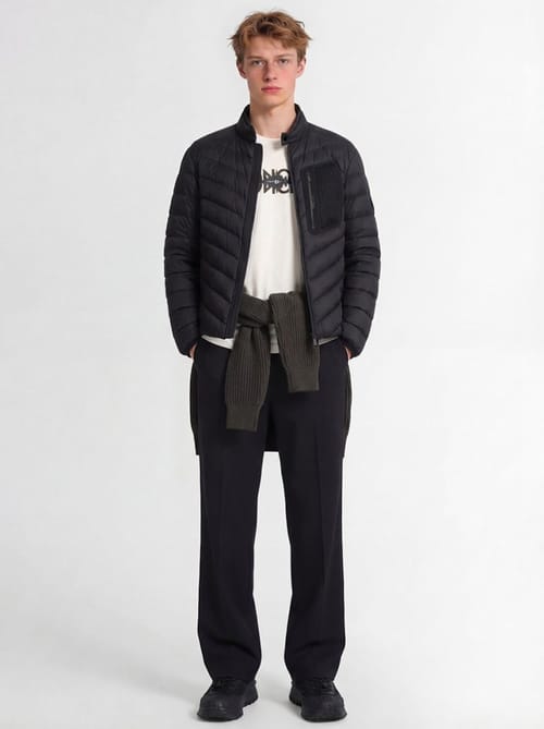 Moncler: 短款羽绒夹克，带拉链和口袋
