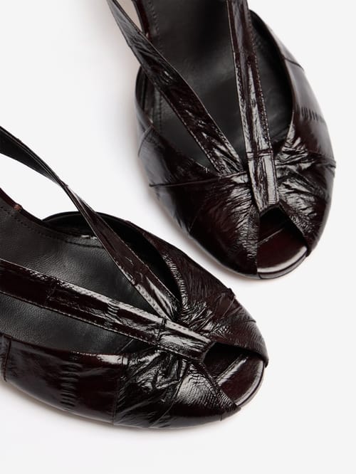 Jacquemus: Sandali slingback Poisson in vernice