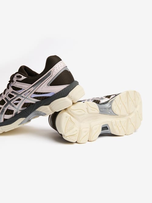 Asics: Baskets Gel-Cumulus 16 en polyester