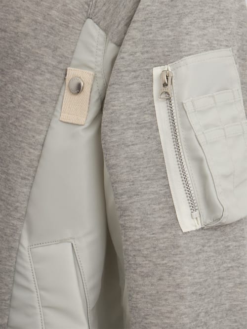 Sacai: 海绵汗衫 x 尼龙斜纹连帽衫