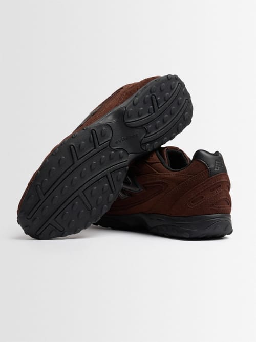 New Balance: U204L 小牛皮运动鞋