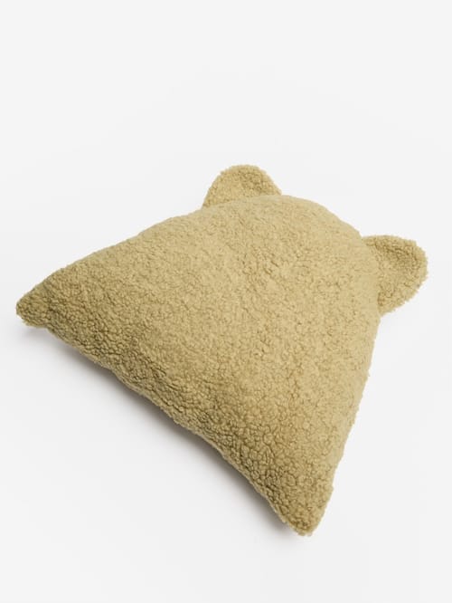 WIGIWAMA: Teddy-effect bear cushion