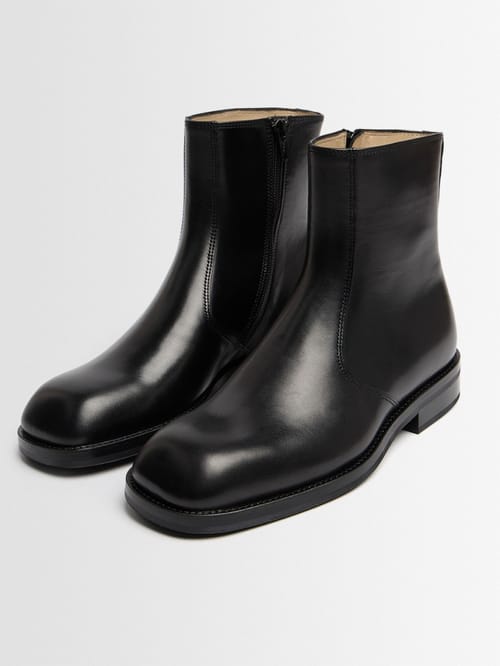 Lemaire: 圆头裸露边缘 ankle boots
