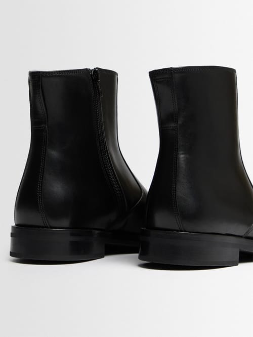 Lemaire: 圆头裸露边缘 ankle boots
