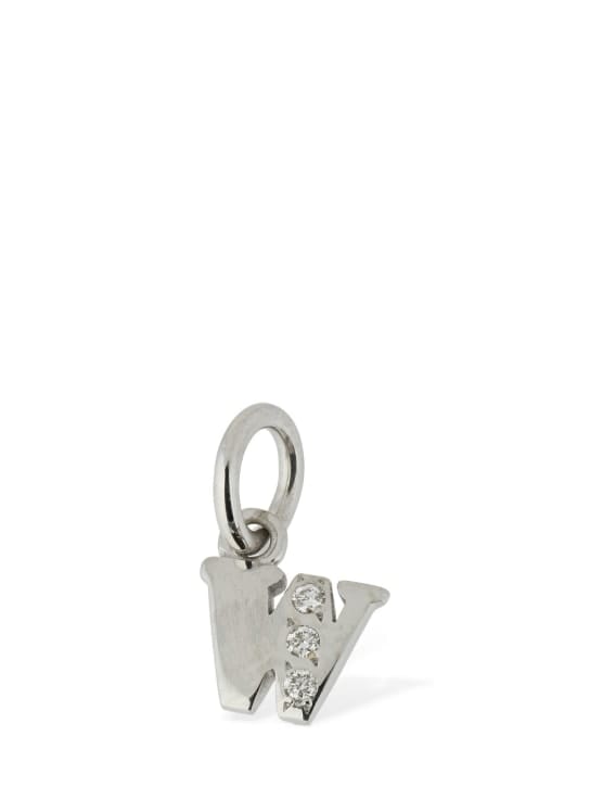 DoDo: 18KT White gold W charm w/ diamonds
