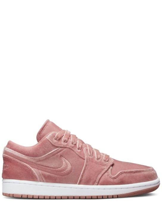 Nike: Sneakers Air Jordan 1 Low SE
