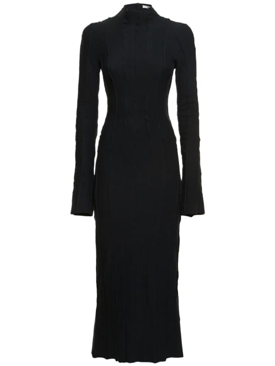 Interior: Langes Baumwollkleid mit sichtbaren Nähten