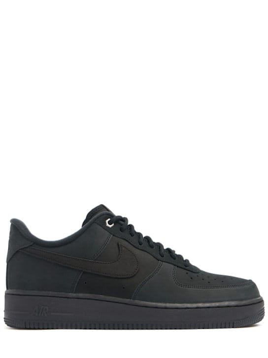 Nike: Low-top sneakers with thick sole