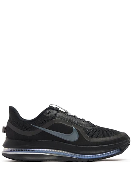 Nike: Low-top sneakers with thick sole