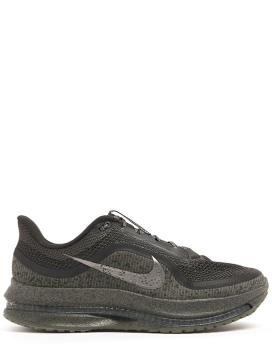 Nike: Low-top sneakers with chunky sole