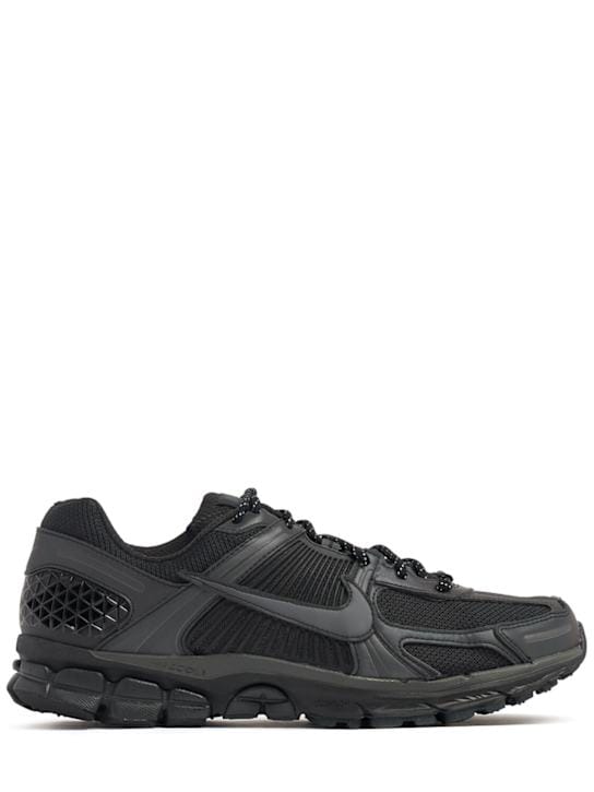 Nike: Low-top sneakers with chunky sole