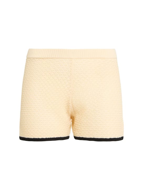The Garment: Shorts with contrasting hem