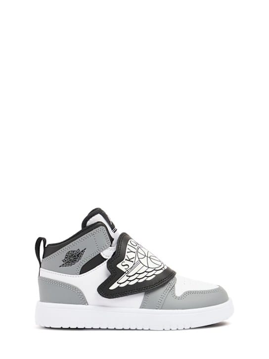Jordan: 天空 Jordan 1 运动鞋