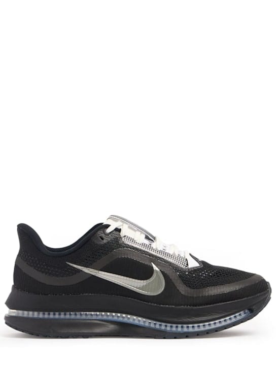 Nike: Low-top sneakers with chunky sole