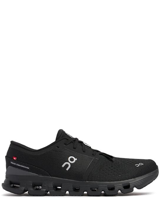 On: Sneakers Cloud x 4