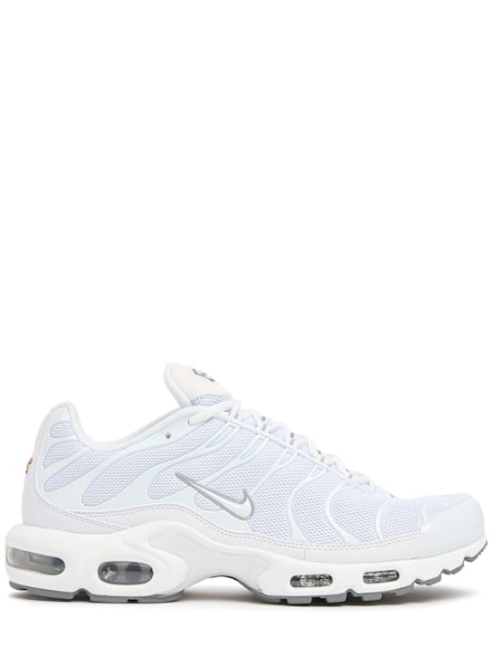 Nike: Low-top sneakers with chunky sole