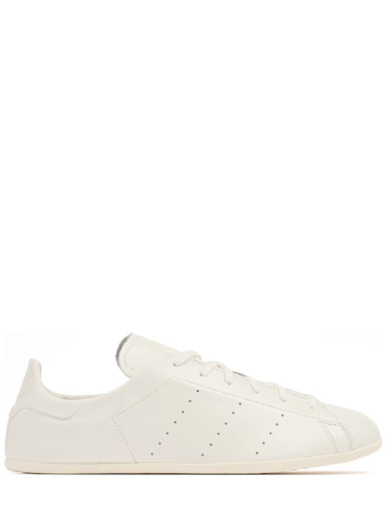 adidas Originals: 带鞋带的低帮运动鞋