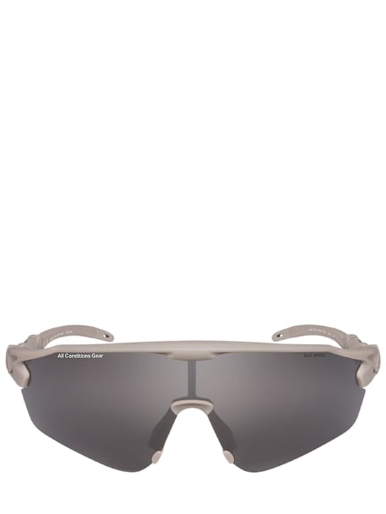 Nike: Mask-style sunglasses