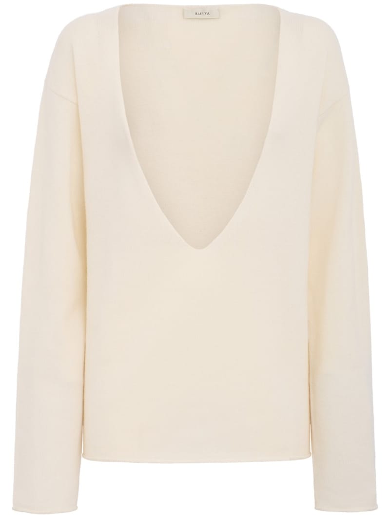 AMIYA: Milano V Neck
