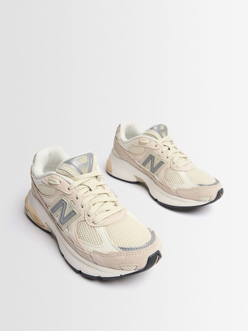 New Balance: 2010年聚酯透气孔运动鞋