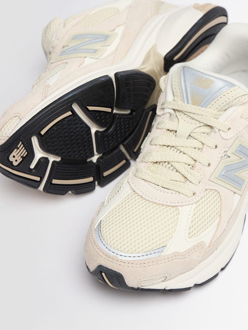 New Balance: 2010年聚酯透气孔运动鞋