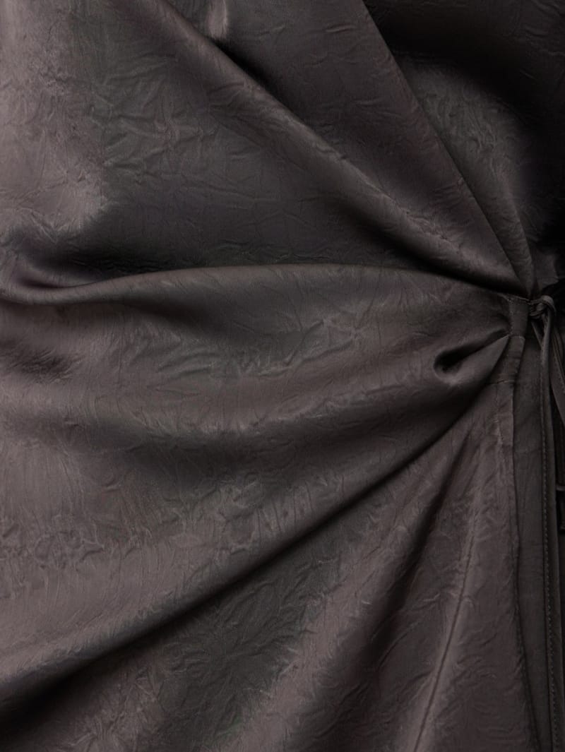 MSGM: Wickelkleid aus Satin mit Spitzendetails
