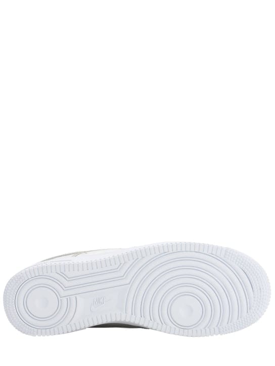 Nike: SNEAKERS "W AIR FORCE 1 SP"