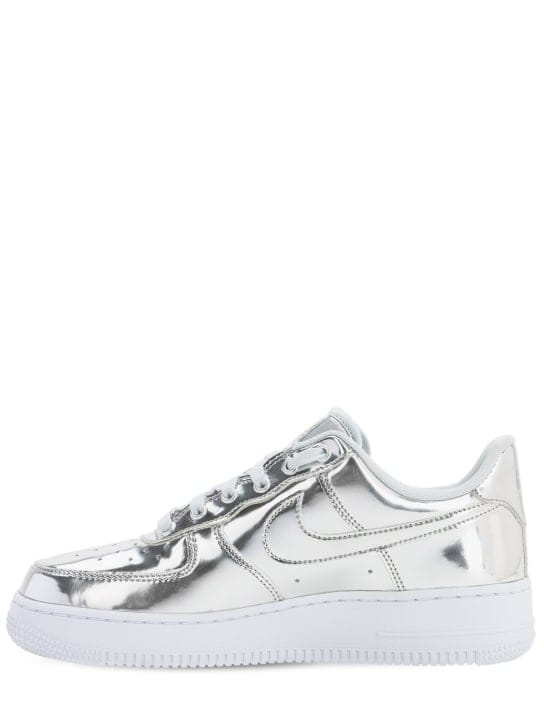 Nike: SNEAKERS "W AIR FORCE 1 SP"