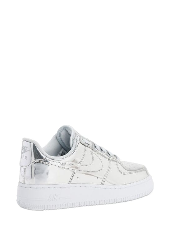 Nike: SNEAKERS "W AIR FORCE 1 SP"