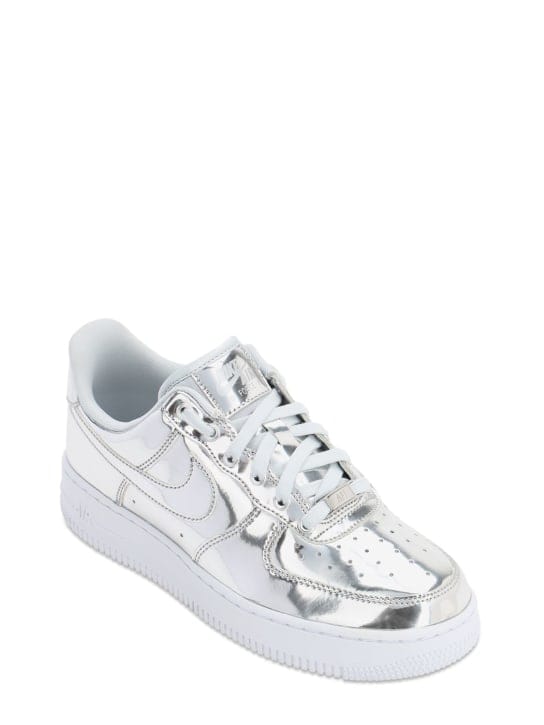 Nike: SNEAKERS "W AIR FORCE 1 SP"