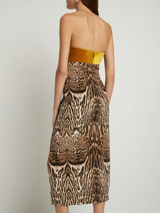 Roberto Cavalli: Vestido midi palabra de honor animalier