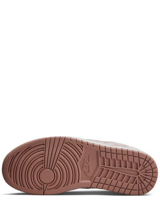 Nike: Sneakers Air Jordan 1 Low SE