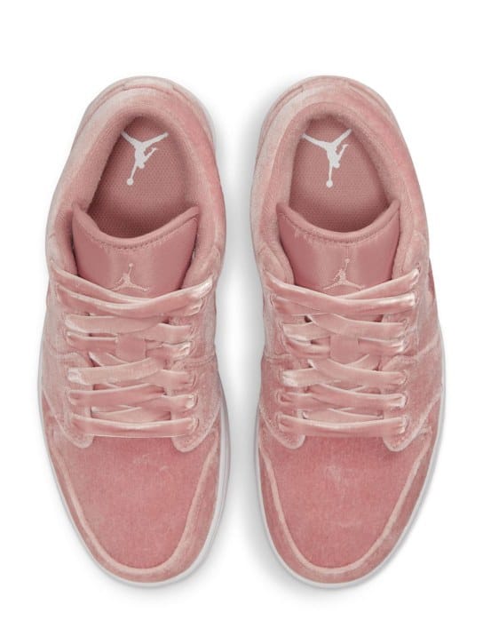 Nike: Sneakers Air Jordan 1 Low SE