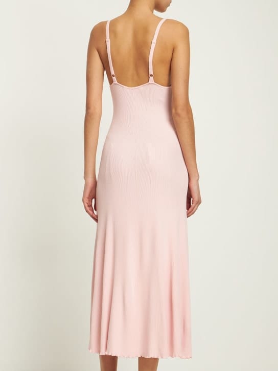 Live The Process: Langes Kleid aus Rippstrick