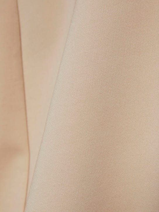 Nensi Dojaka: Miniabito asimmetrico con cut-out