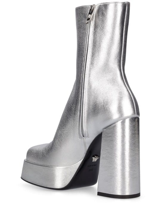 Versace: 120毫米金属色皮革靴子