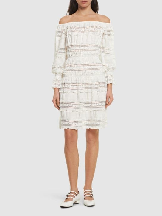 Designers Remix: Vestito a balze in cotone con spalle scoperte
